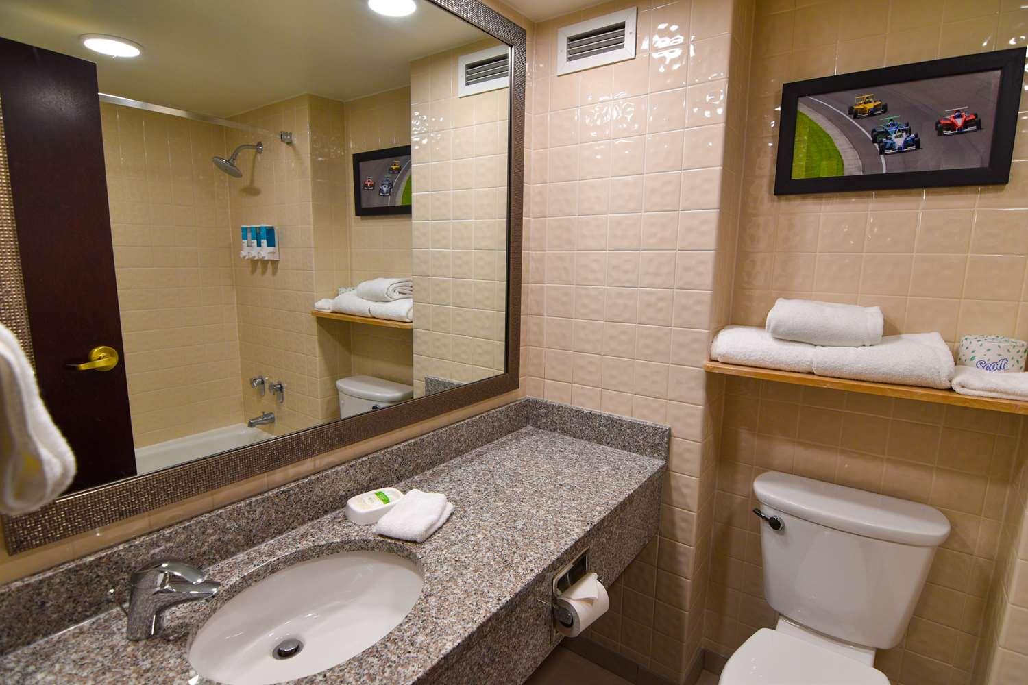 Best Western Plus Indianapolis North At Pyramids Exterior photo