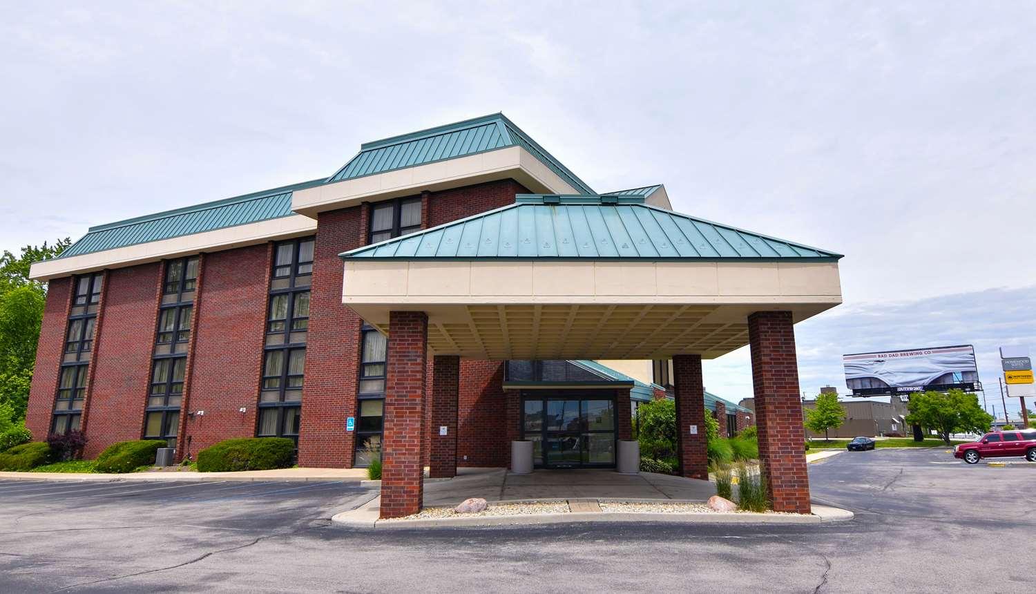 Best Western Plus Indianapolis North At Pyramids Exterior photo