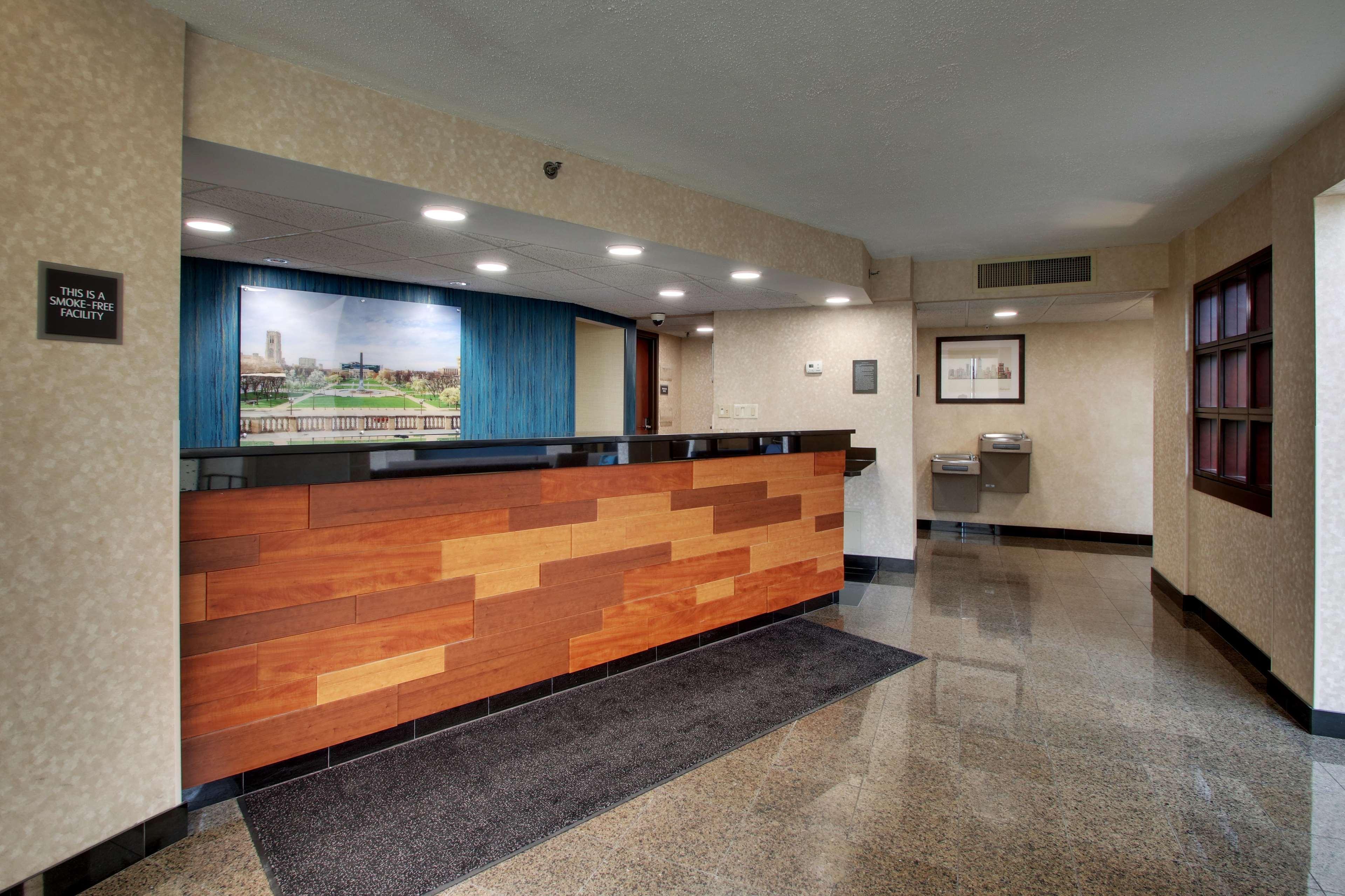 Best Western Plus Indianapolis North At Pyramids Exterior photo