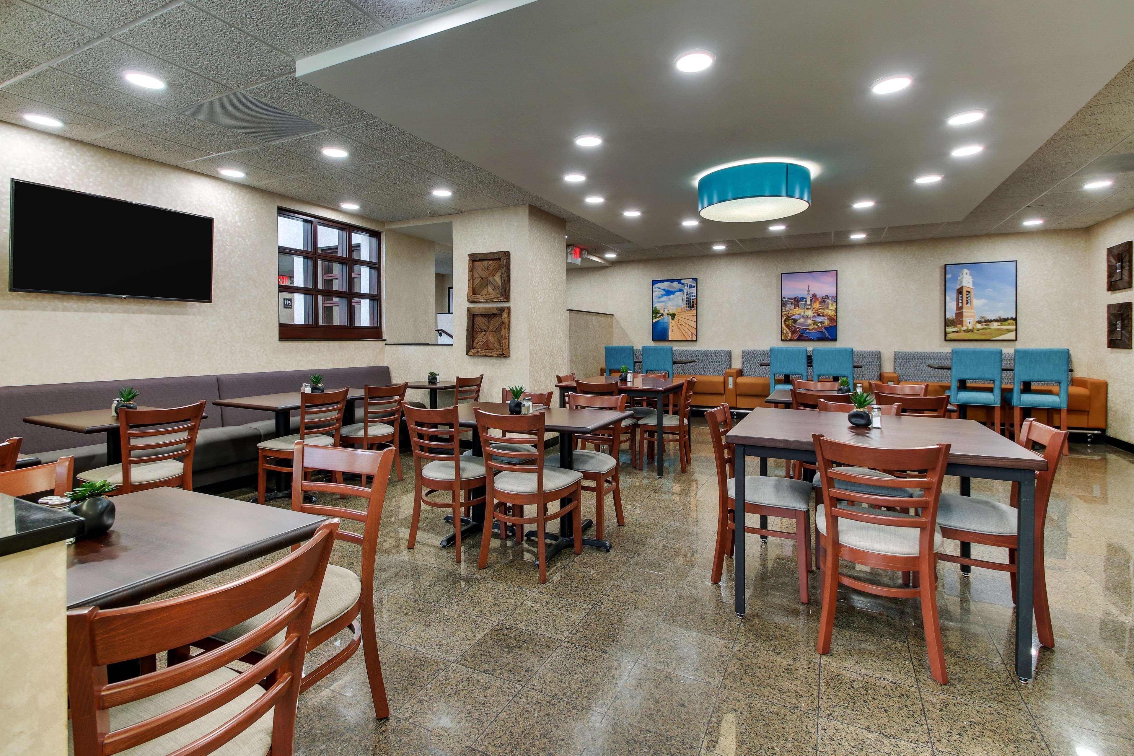 Best Western Plus Indianapolis North At Pyramids Exterior photo