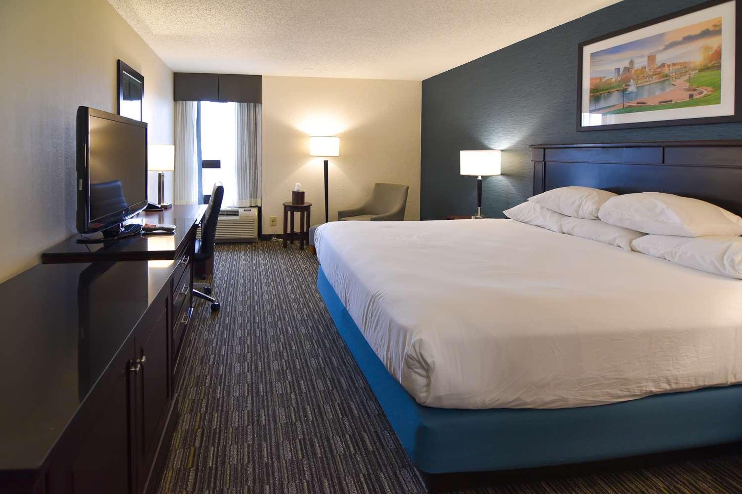 Best Western Plus Indianapolis North At Pyramids Exterior photo